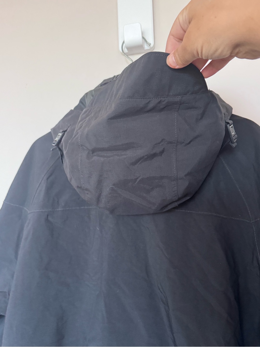 Taiga Women’s Black Goretex Waterproof Rain Jacket w/ Retro Purple Zipper Tags - Picture 9 of 10